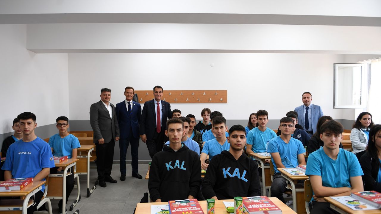 Başkan Dündar, öğrencilerle tecrübelerini paylaştı